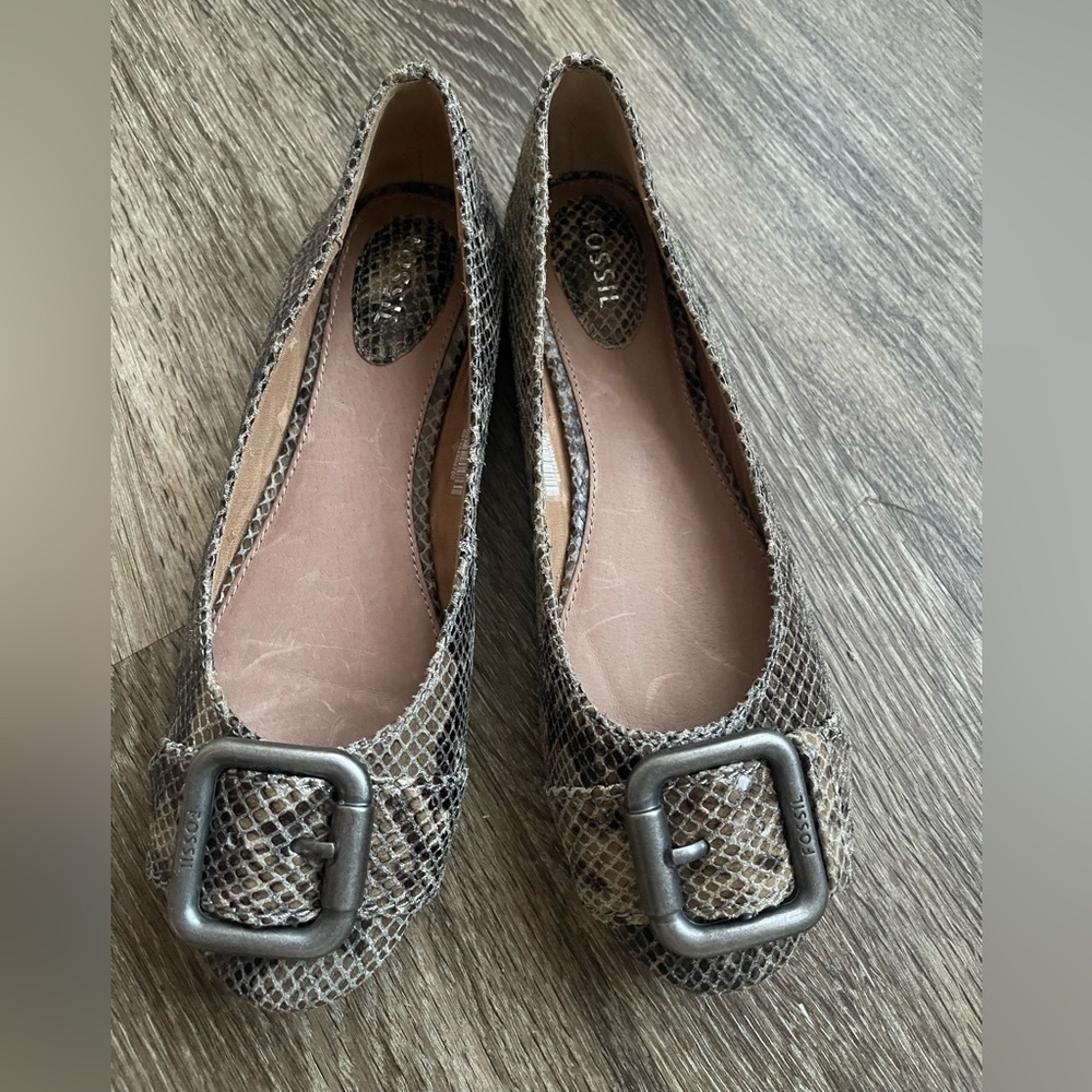 Fossil Women's grey Snakeskin ballet flats